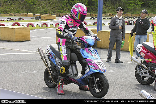 スタート直前のM-DESIGNオーナー堀川氏+アドレスV125