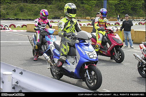 リラックスした様子のイケメンライダー長谷部選手