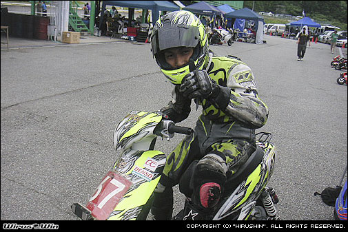 予選前のイケメンライダー長谷部選手「いってくるぜ！」とご機嫌な様子。