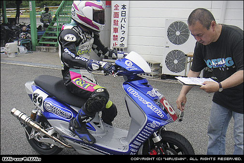 WirusWin社長の野澤氏+シグナスＸ