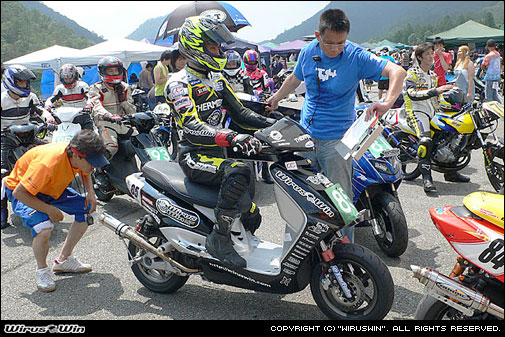 予選前のイケメンライダー長谷部選手「いってくるぜ！」とご機嫌な様子。