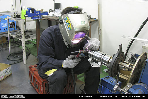 実は、溶接はプロ級のイケメンライダー長谷部選手。