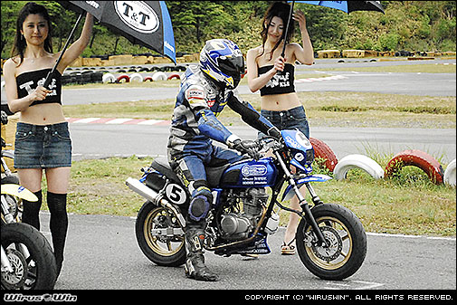 バイクもWirusWinカラーでカッコ良く仕上げました。