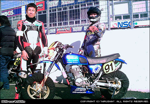 スタート前。Aチーム：赤沢選手、兵藤選手＆エイプ100。