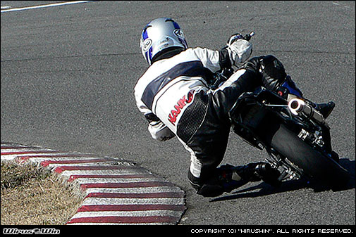 WirusWIn XR100モタード＋ツヨシ選手