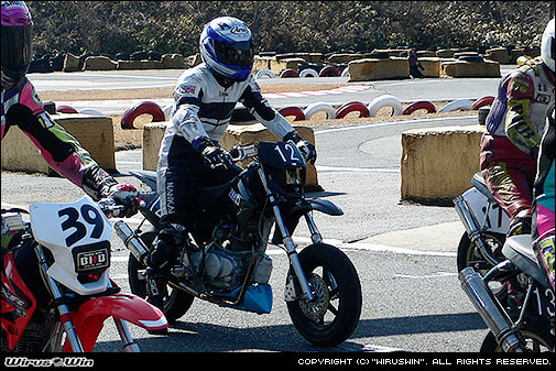 WirusWIn XR100モタード＋ツヨシ選手