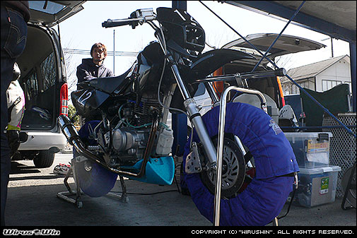 WirusWIn XR100モタード＋ツヨシ選手
