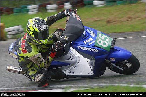 ウイルズウィンワークスライダー、イケメン長谷部選手。
