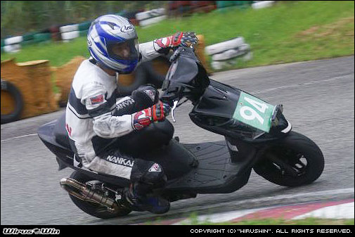 こちらもレース初めて間もない、イケメンライダー長谷部の弟子でサダオの舎弟のツヨシ。